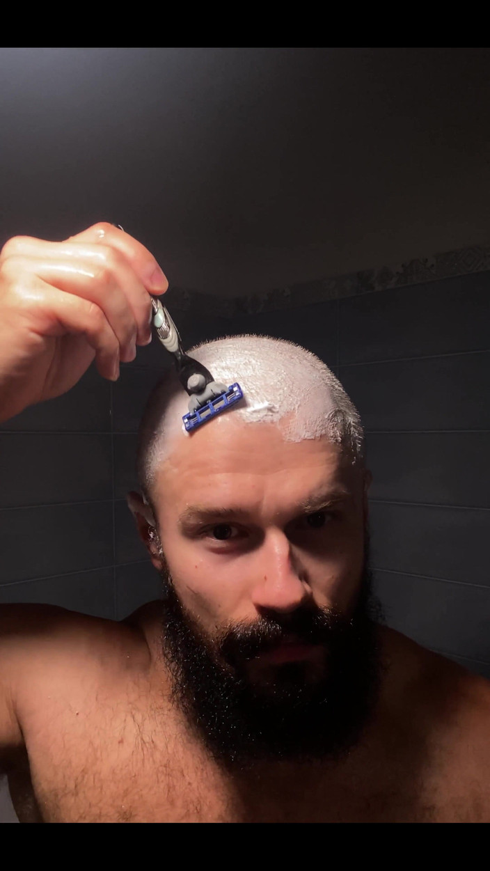 Mister Stone: 내 머리를 면도하는 Asmr 비디오