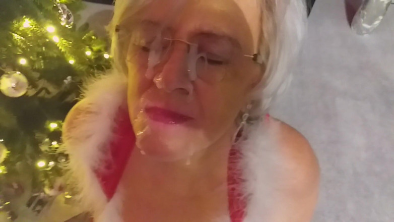 PureVicky66: ドイツのおばあちゃんは、たくさんの楽しみで最も暑いクリスマスを祝います