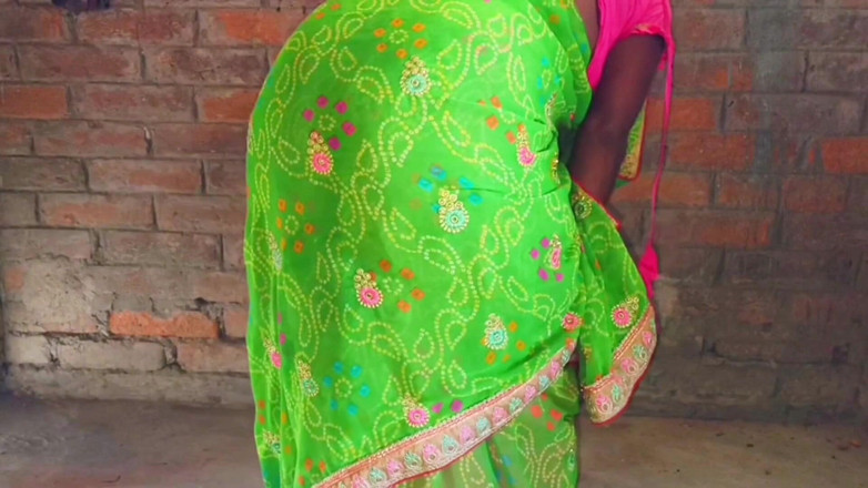 Sumang studio: 夫は若い妻を膝の上に座らせ、お尻にペニスを挿入した。