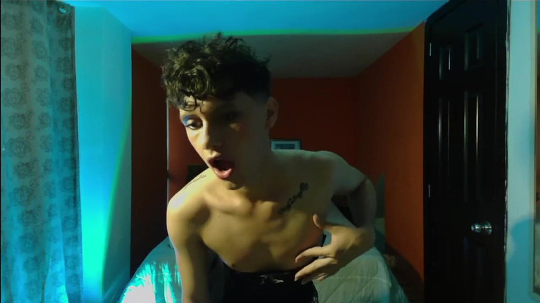 Artesensual: 욕망의 그림자를 유혹하는 펨보이