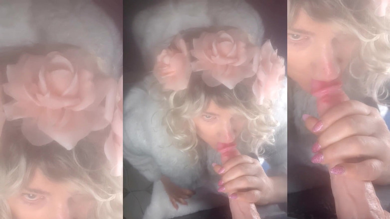 Trans fur bitch: Transfurbitch 在 bluefox 中提供非常敬业的口交