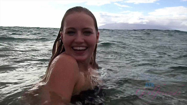 ATK Fans (Girlfriends): Wirtualne wakacje na Hawajach wit Scarlett Sage 2/6