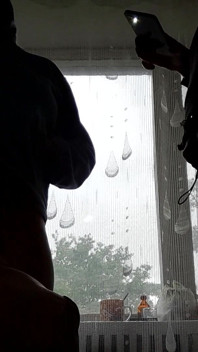 Skutečná lesbická trojka se dvěma studenty a učitelem