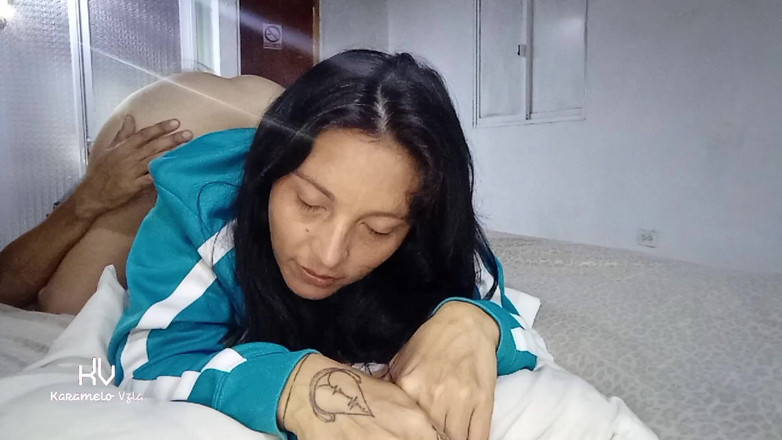 KarameloVzla: Curvă fiică vitregă așteaptă cu curul în picioare pentru tatăl ei...