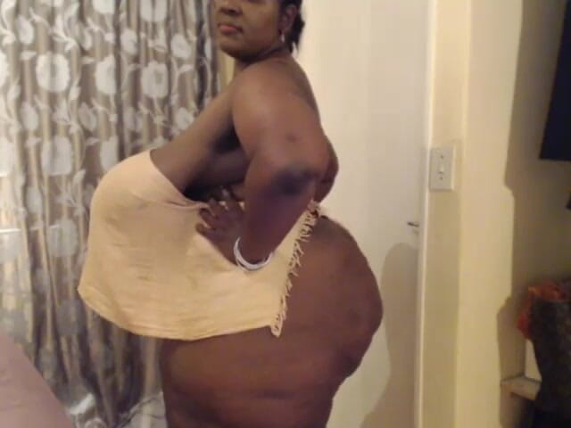 Legendary Booty Overdose: Ebony bbw škádlení a procházka kolem zadku nahá