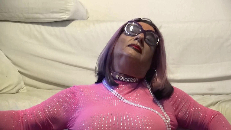 gio calda: Sissy děvka v růžovém