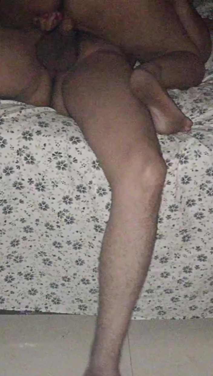 Poonamrandi143: Seduta in faccia e sborrata