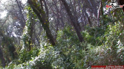 EroCom: Sex în trei sălbatic cu sex anal în pădure cu o gagică...