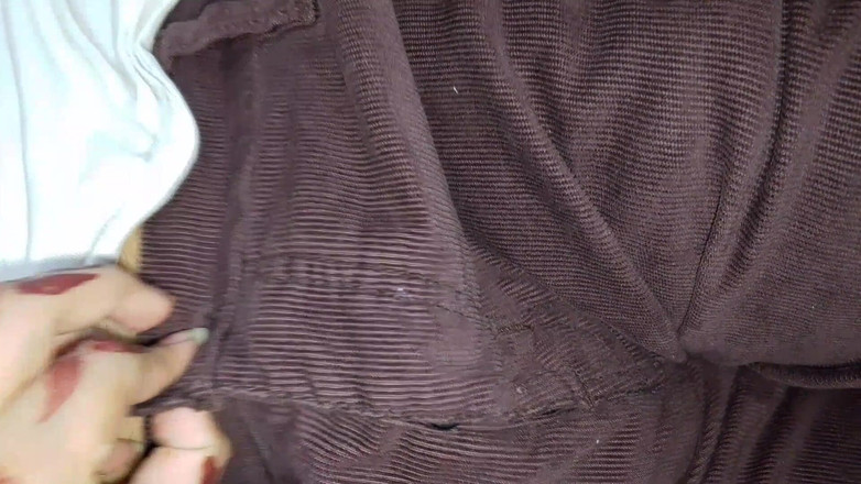 QueenbeautyQB: शरारती सौतेला बेटा डरने का नाटक करता है और हॉट सौतेली मम्मी के कमरे में घुसता है