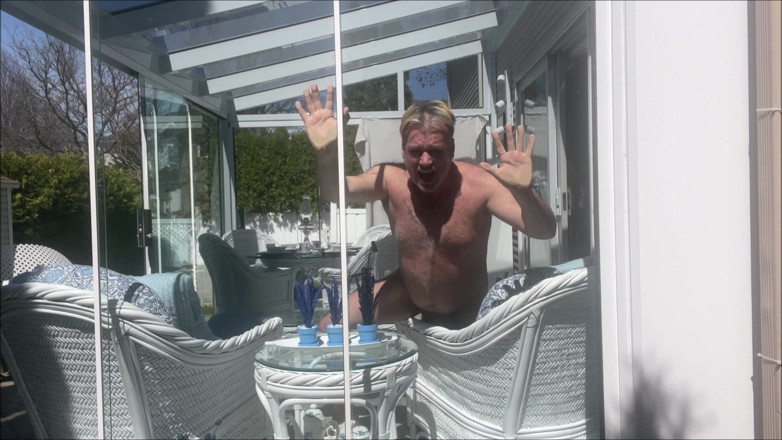 Dom Rod: Hunk stiefvater bär nackt beim sonnenbaden auf der veranda 4