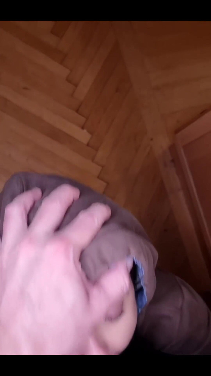 BritneySwallows: Obciąganie zasadzka jak próbuję najeść na lodówkę.