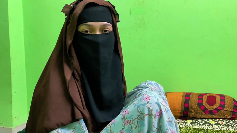 Riya Chowdhury: Niqab Hookup - Hot Asian Girl Shows Her Horny Guy Good...