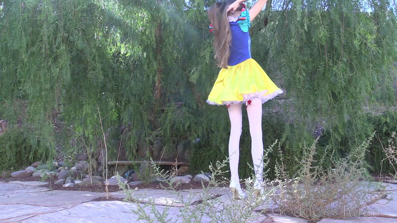 Kyaa Chimera: Princesse de conte de fées, slowmo, bite taquine