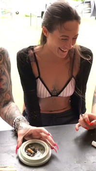 4 Kouření sexy holky