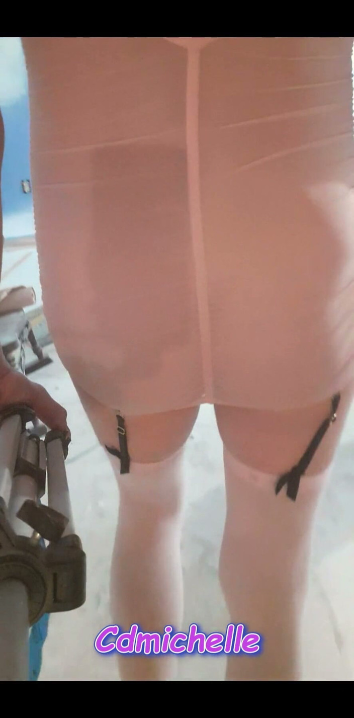 Feeling sexy today crosdressing: Al lavoro il mio videocdmichelle faccio uno schizzo in giro...