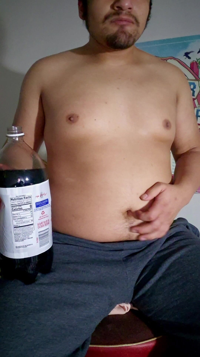 NakyJoss: 无助的打箫前jock释放出气态的球肚子