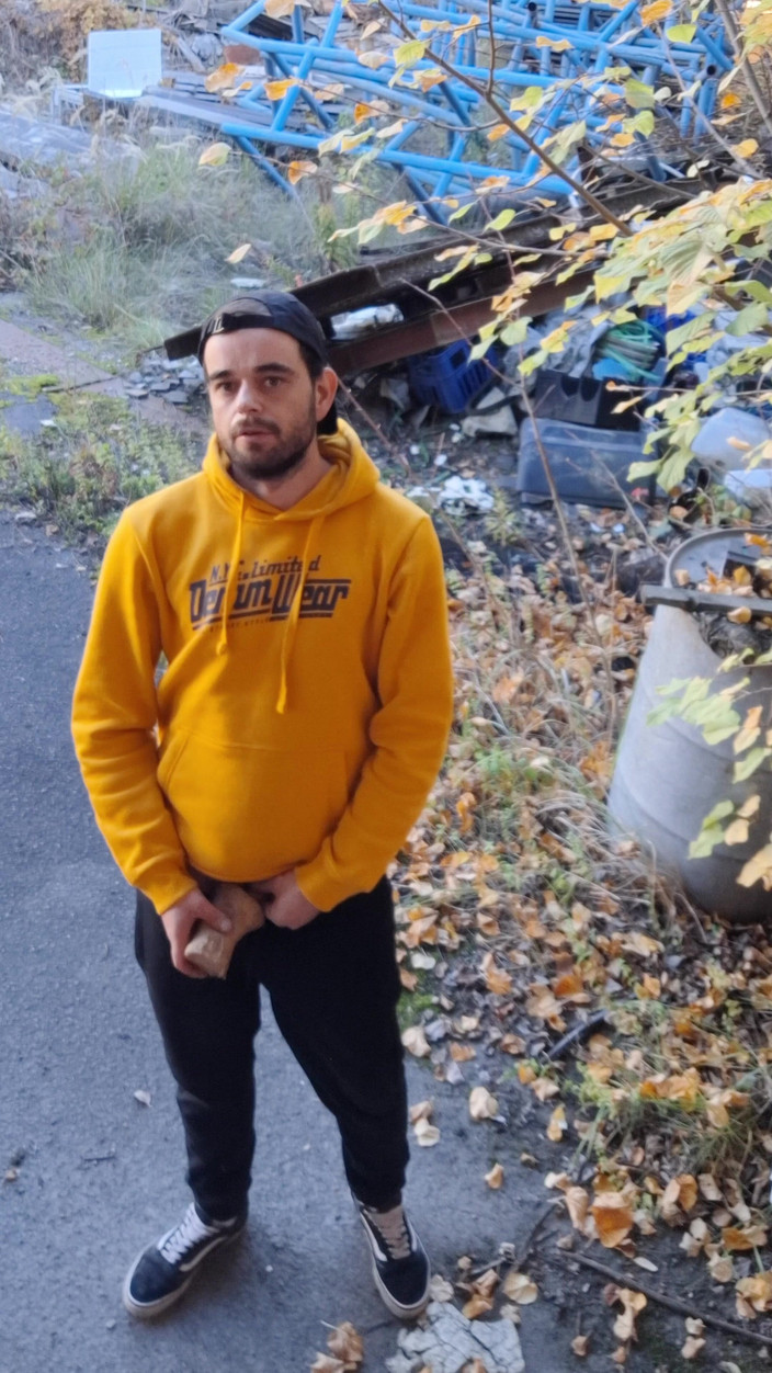 jerkofflover: Terk Edilmiş Bir Fabrikada Açık Havada Ve Salonların İçinde Mastürbasyon Yapmak