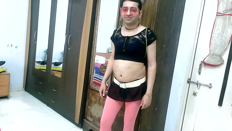 Cute & Nude Crossdresser: Мила сіссі кроссдресссер фембоя, солодкий льодяник у милому маленькому вбранні.