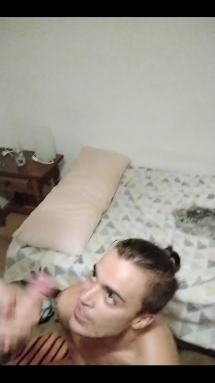 Zeus Ray: Elle Se Fait Sucer Par Un Mec Pour La Première...