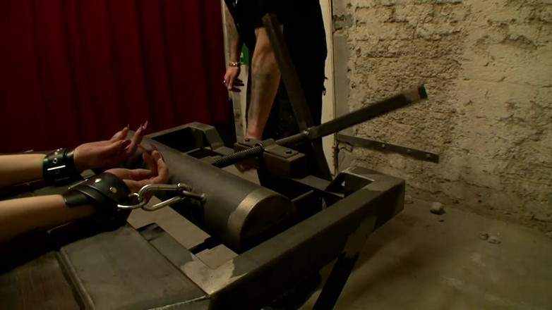 Absolute BDSM films - The original: Orgasmes de punition - chapitre n ° 03