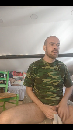 JanuxShark: Een voetenslaaf nodig om voor ze te zorgen
