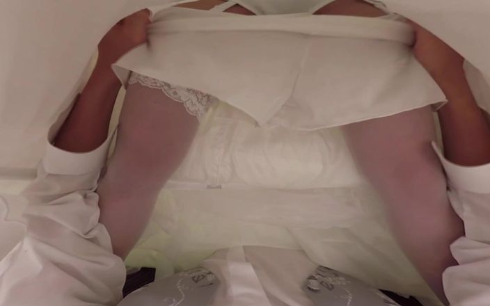 JAV hornyVR: Za suknią ciągle pchałem ... Ciągle się uśmiechała - 1
