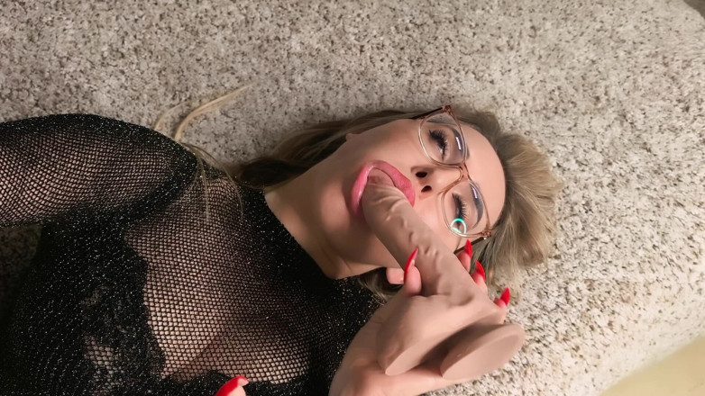 Goddess Lena: Prsty na nohou a sání dilda