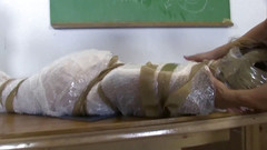 Porn XN: Leyla Black jest studentką, która zostaje przyłapana na kradzieży i...