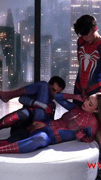 Spider-meisje geneukt door superhelden. Lula