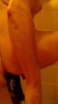 Penetração longa com um vibrador.