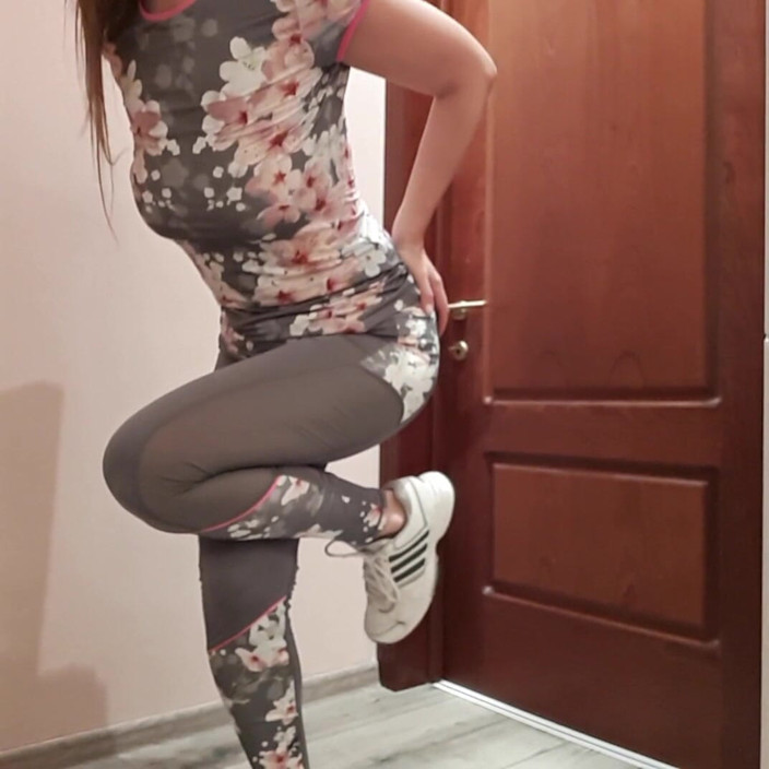 FrauleinP: Pee My Gym Pants at the Closed Loo's Door
