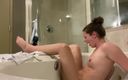 Nadia Foxx: Hotelový orgasmus ve vaně/jacuzzi s tlakem vody (křik!)