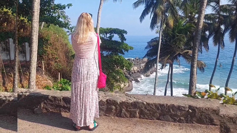 Selena701: 素人ブロンドの熟女妻は、歩いた後にセックスを楽しむ