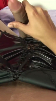 Sexy transexual masturba um pau