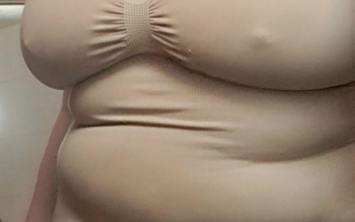 Mommy big hairy pussy: Styvmamma bär en bodysuit