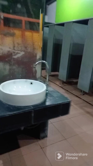 Menaiisd: Jak se oblékat, když jdu na veřejnou toaletu