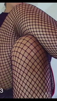 Mis a mostra le sue gambe sexy in uno spettacolo di calze 2