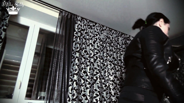 Goddess Misha Goldy: Super wrede &amp; sadistische vinder bij u thuis met hardcore ademspel...