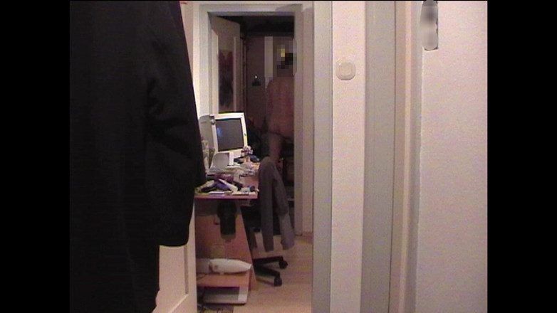 Mark Hannes: Дрочка мастурбирует деревянном дилдо