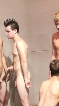 Il Baise Un Gay Avec Ses Potes