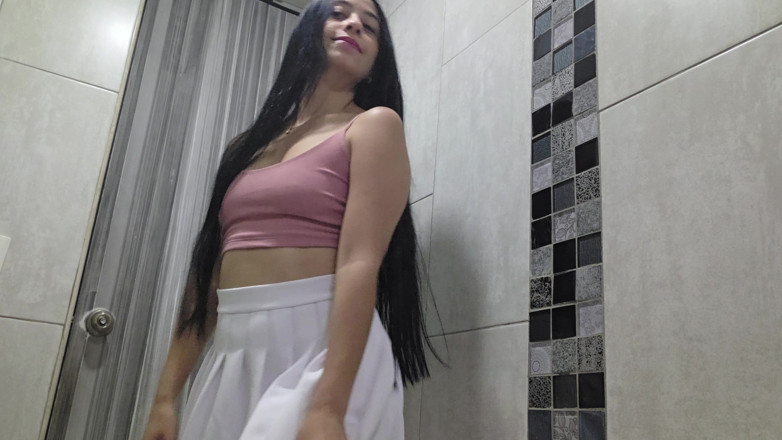 alexia twerk videos: Примірка білої спідниці