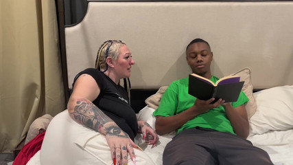 Cory Strokes: Livie Blainn Dojí Cory Tahy při čtení