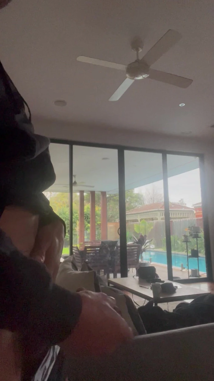 Footlong: Honění naděje, že moje sousedka uvidí mého ptáka