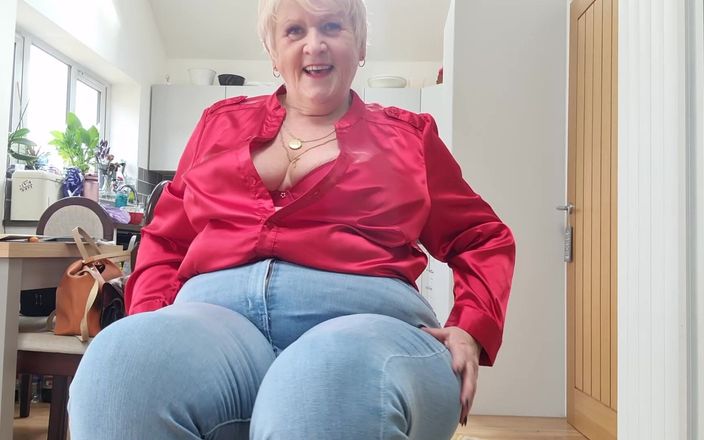 UK Joolz: Đít béo mặc quần jean cho Frank