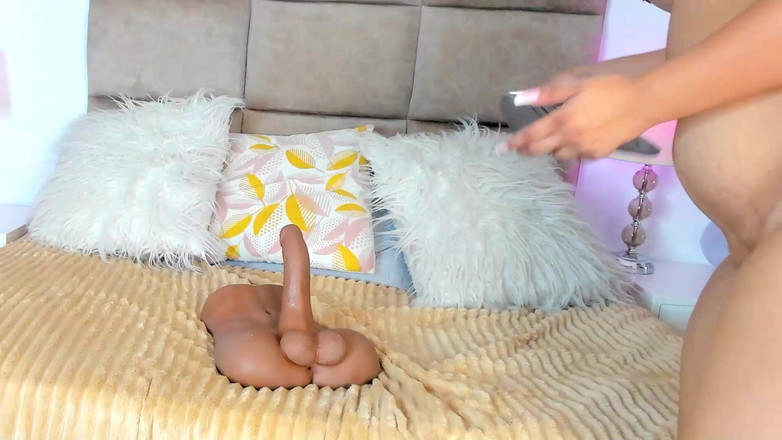 Ashley Curvy: Fundul meu mare sare pe penisul tău