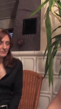 Echtpaar van gemiddelde leeftijd om ervaring te verzamelen met een milf-seksleraar