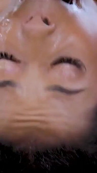 "Beni istiyorsun, istediğini biliyorum": minik üvey kızının allure'ı üvey babasının karşı koyamayacak kadar fazla