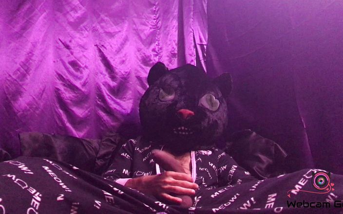 Arthur Eden aka Webcam God: 黑色小猫 （4 k）