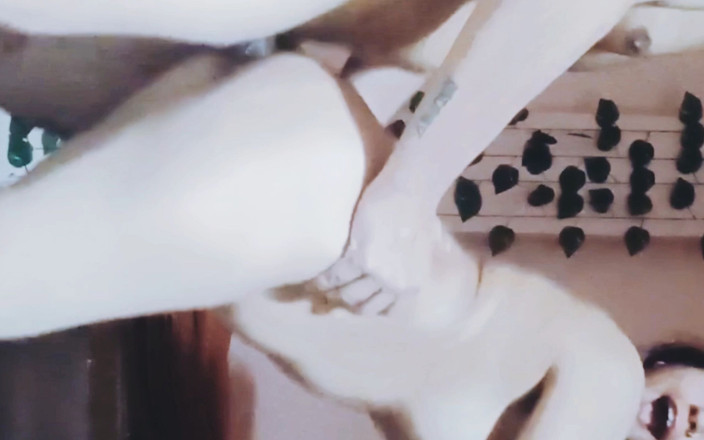 Hot Sis: Latika xuất tinh mạnh trong âm hộ