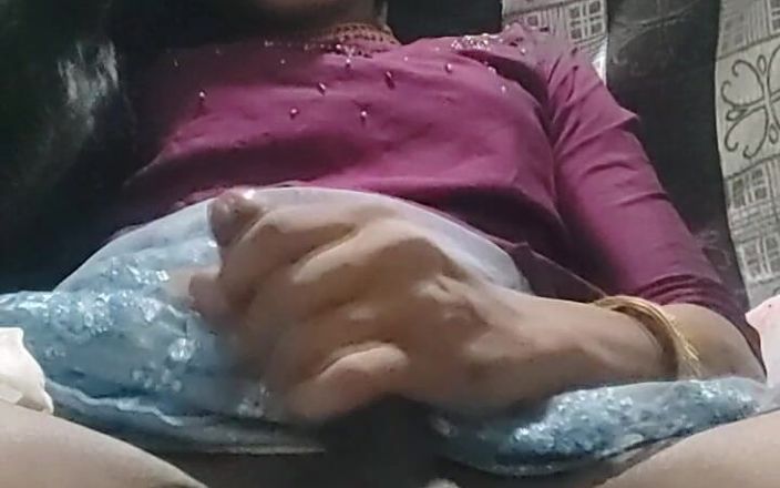 Keerthanakeerthi95: Indisk sissy strumpa och cumming i traditionell Lehanga